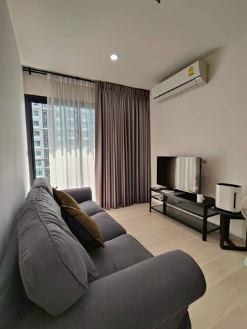 ให้เช่าคอนโด Life Asoke  2 ห้องนอน 2 ห้องน้ำ 1 ห้องนั่งเล่น 1 ห้องครัวปิด 55 ตรม.  ห้องมุม   ชั้น 16 วิวสระว่ายน้ำ , วิวเมือง เฟอร์ครบพร้อมเครื่องใช้ไฟฟ้า  ตู้เสื้อผ้า เตียง+ที่นอน  โต๊ะ +เก้าอี้ ทานข้าว แอร์ 3 เครื่อง , TV  เครื่องซักผ้า , เตาไฟฟ้า , เครื่องดูดควัน ,เครื่องทำน้ำอุ่น ,ตู้เย็น.https://maps.app.goo.gl/hK2XqS33z31mXmMG9การเดินทางสะดวกสบาย  เพราะ  (ติดรถไฟฟ้า 2สาย ลงบันไดทางเชื่อมเข้าคอนโดเลย  MRT เพชร�