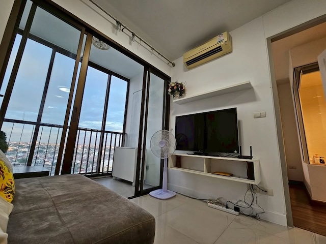 Ideo Mix Sukhumvit 103 Beautifully Decorated Safe 18th Floor BTS UdomSuk***Property Sales/Rental Services and Consultation Available. Contact Us Anytime.***For more details, photos, or to schedule a viewing:Contact Ekachai (Aui)T. 089-799-5598Line ID: @auiauiaui001 (Add @ at the beginning) (Agent Post)---------------------------------------------------------------Room Type: 1 Bedroom, 1 BathroomSize: 30.33 sq m, 18th Floor, Building ANew, clean, beautifully decorated, ready to move in.Details--------------------------------------------------------------Rental Price: 15,000 THB per month--------------------------------------------------------------*Amenities:- Swimming pool (with spa pool)– Fitness center– Security guard, CCTV, Key Card access– Garden (and relaxation pavilion)--------------------------------------------------------------*Nearby Landmarks (Information based on Google Map)1. Central Bangna Shopping Mall2. Seacon Square Shopping Mall3. True Digital Park5. Southeast B