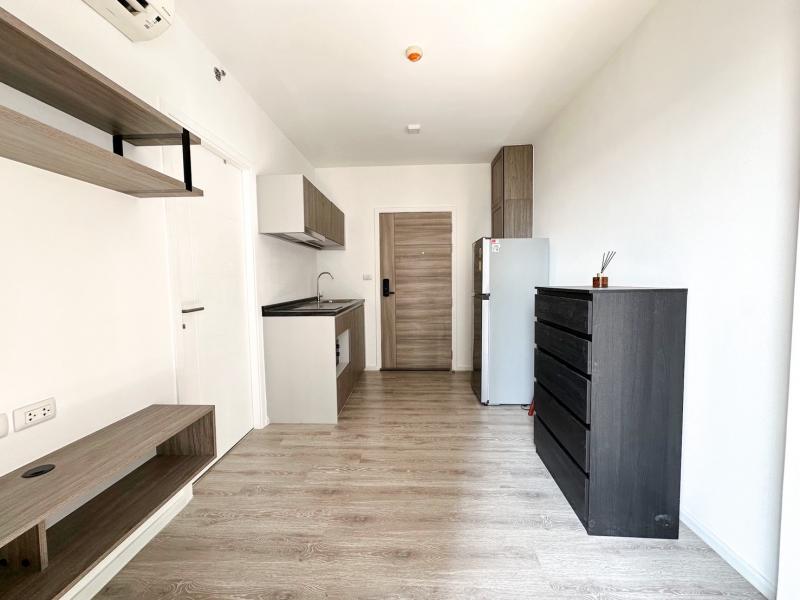 ใกล้ MRT ทิพวัล เพียง 300 m เชื่อมกับ BTS สีเขียวแค่ 1 สถานี  ขายที่ 1,599,999 (ยังมีส่วนลดหลังโอน อีก 24,000)  &nbsp;  รายละเอียด  24 ตร.ม. (1 ห้องนอน 1 ห้องน้ำ)  ห้องมุม (มีเพื่อนบ้านฝั่งเดียว)  ชั้น 13 วิวสระด้านยาว  แถมฟรี โซฟาเบด, โต๊ะกลาง, ผ้าม่าน, ตู้ลิ้นชักใส่เสื้อผ้า,ไมโครเวฟ, ตู้เย็น, เครื่องทำน้ำอุ่น  บิ้วอิน แอร์ 2 ตัว, เครื่องดูดควัน, ประตูล้อคดิจิตอ, ตู้เสื้อผ้า, ตู้รองเท้า, ชั้นทีวี 