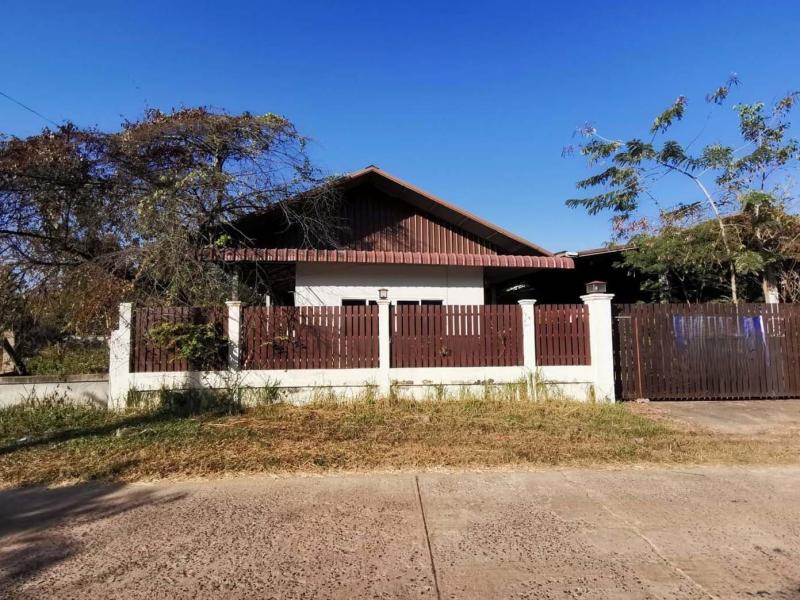  ขาย บ้านเดี่ยว/ทาวน์เฮ้าส์/คอนโด โครงการ ขาย บ้านเดี่ยว บ้านเกษตรพัฒนา อุบลราชธานี   ถนน บ้านธาตุ-บ้านแค (อบ.3016) ตำบล คำขวาง อำเภอ วารินชำราบ จังหวัด อุบลราชธานี  ราคาโปรโมชั่น  1,783,000    บาท    ลดจาก  2,551,000    บาท ราคาโปรโมชั่นตั้งแต่วันที่  2 มีนาคม - 31 พฤษภาคม 2569  รายละเอียดทรัพย์ -  เนื้อที่ 200.00 ตร.ว.  พื้นที่ใช้สอย 776.00 ตร.ม. -  ห้องนอน  ห้องน้ำ  -  ที่จอดรถ  -  บ้านหันไปทางทิศ ตะวันออก  พิกั