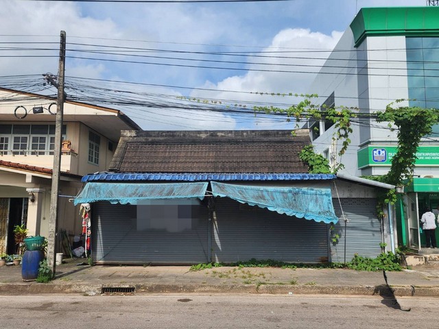  รหัสทรัพย์ (Code ID) :  PTT-26-P00473  ราคา  13,314,000 บาท (ราคาต่อรองได้) ▸ เนื้อที่  284 ตารางวา (2 งาน / 84 ตร.ว) พื้นที่ใช้สอย 190.25 ตารางเมตร   ▸ - ห้องนอน - ห้องน้ำ    ▸ 1 ที่จอดรถ   บ้านเดี่ยวหันไปทางทิศ   พิกัดทรัพย์ :  https://maps.app.goo.gl/rGFTsymgknPY3Uf9A  สถานที่ใกล้เคียง ▸ใกล้โรงพยาบาลเขาพนม ▸ใกล้โรงเรียนพนมเบญจา เขาพนม ▸ใกล้การไฟฟ้าส่วนภูมิภาค อำเภอเขาพนม ▸ใกล้สำนักงานเทศบาลตำบลเขาพนม  สอบถามเพิ่มเติม / นัดชม โทร. 09