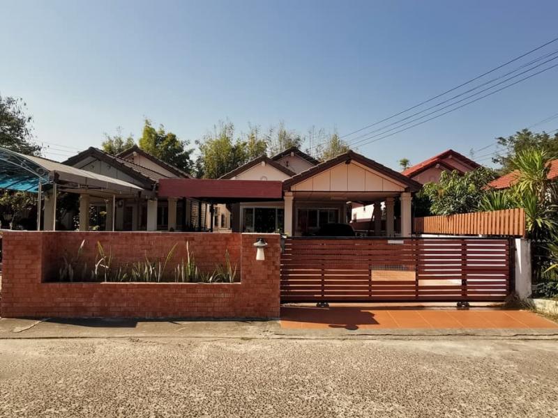  ขาย บ้านเดี่ยว/ทาวน์เฮ้าส์/คอนโด โครงการ  ขาย บ้านเดี่ยว ปลัดเมืองใหม่ สุรินทร์  ถนน สายสุรินทร์-ศรีขรภูมิ(ทล.226) ตำบล นอกเมือง อำเภอ เมืองสุรินทร์ จังหวัด สุรินทร์  ราคาโปรโมชั่น  1,797,000    บาท    ลดจาก  2,115,000    บาท ราคาโปรโมชั่นตั้งแต่วันที่  2 มีนาคม - 31 พฤษภาคม 2569  รายละเอียดทรัพย์ -  เนื้อที่ 79.60 ตร.ว.  พื้นที่ใช้สอย 68.00 ตร.ม. -  ที่จอดรถ  -  บ้านหันไปทางทิศ ตะวันออกเฉียงเกนือ  พิกัดทร�