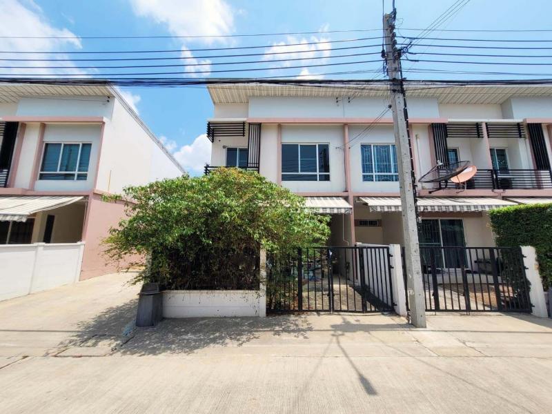   ขาย บ้านเดี่ยว/ทาวน์เฮ้าส์/คอนโด โครงการ  ขาย ทาวน์เฮ้าส์ พลีโน่ รัตนาธิเบศร์-ชัยพฤกษ์   ถนน ทางหลวงชนบทนนทบุรี (4012) ตำบล พิมลราช อำเภอ บางบัวทอง จังหวัด นนทบุรี  ราคาโปรโมชั่น  1,802,000     บาท    ลดจาก      บาท ราคาโปรโมชั่นตั้งแต่วันที่  2 มีนาคม - 31 พฤษภาคม 2569  รายละเอียดทรัพย์ -  เนื้อที่  18.30 ตร.ว.  พื้นที่ใช้สอย 110.43 ตร.ม.  -  3ห้องนอน2ห้องน้ำ -  1 ที่จอดรถ  -  บ้านหันไปทางทิศ ใต้  พิกัดทรัพย�