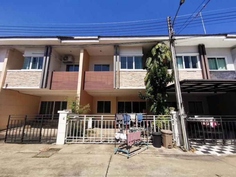   ขาย บ้านเดี่ยว/ทาวน์เฮ้าส์/คอนโด โครงการ  ขาย ทาวน์เฮ้าส์ เดอะลิฟวิ่ง รังสิต-ติวานนท์  ถนน บางบัวทอง-บางพูน ตำบล บางพูน อำเภอ เมืองปทุมธานี จังหวัด ปทุมธานี    ราคาโปรโมชั่น  1,805,000    บาท    ลดจาก  2,070,000     บาท ราคาโปรโมชั่นตั้งแต่วันที่  2 มีนาคม - 31 พฤษภาคม 2569  รายละเอียดทรัพย์ -  เนื้อที่ 31.60 ตร.ว.   พื้นที่ใช้สอย 173.56 ตร.ม. -  3ห้องนอน 2 ห้องน้ำ  -  1ที่จอดรถ  -  บ้านหันไปทางทิศ ใต้  พิกัดทรัพ