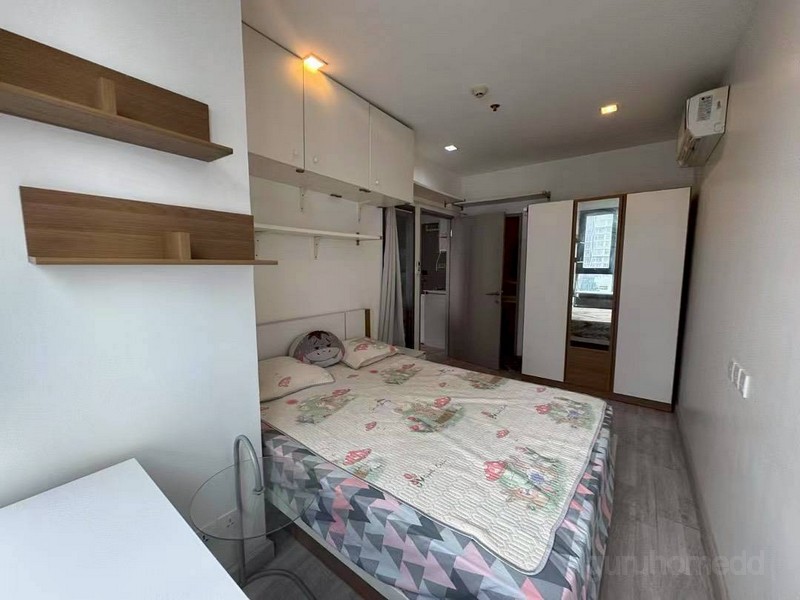 ghd000825R ให้เช่าคอนโด ไอดีโอ โมบิ สุขุมวิท 81 ห้องขนาด 33 ตรม 1นอน 1น้ำ ชั้นสูง เฟอร์ครบ พร้อมเข้าอยู่ ใกล้ BTS อ่อนนุชปล่อยเช่าราคา 18,000 บาท/เดือนสัญญาเช่าขั้นต่ำ 1 ปีสนใจติดต่อ:โบ O93 789ํ 4935ํLine: @guruhomeddคอนโด ไอดีโอ โมบิ สุขุมวิท / IDEO MOBI SUKHUMVITที่ตั้ง : สุขุมวิท 81 ถนนสุขุมวิท แขวงบางจาก เขตพระโขนง กรุงเทพใกล้ BTS อ่อนนุชรายละเอียด :* ห้องขนาด 33 ตารางเมตร* 1 ห้องนอน 1 ห้องนั่งเล่น 1 ห้องน้ำ* ชั้นสูงส�