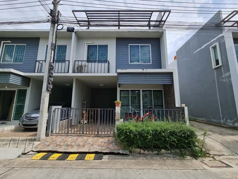    ขาย บ้านเดี่ยว/ทาวน์เฮ้าส์/คอนโด โครงการ  ขาย ทาวน์เฮ้าส์ เดอะ คัลเลอร์ พรีเมี่ยม  ถนน เทพรัตน(บางนา-ตราด) ตำบล บางพลีใหญ่ อำเภอ บางพลี จังหวัด สมุทรปราการ  ราคาโปรโมชั่น  1,809,000    บาท    ลดจาก  2,070,000   บาท ราคาโปรโมชั่นตั้งแต่วันที่  2 มีนาคม - 31 พฤษภาคม 2569  รายละเอียดทรัพย์ -  เนื้อที่ 17.70 ตร.ว.   พื้นที่ใช้สอย 122.55 ตร.ม. -  1 ที่จอดรถ  -  บ้านหันไปทางทิศ เหนือ  พิกัดทรัพย์ :  https://maps.app.goo.gl/YVaB6N3HHHq9X6Nf7  �