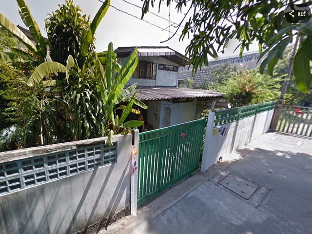 ให้เช่าที่ดินพร้อมบ้านเดี่ยว 2 ชั้น โครงสร้างแข็งแรง สภาพเดิม 40 ปี ทำเลทองเอกมัย 22 - ปรีดี 41 ทำเลเชื่อมต่อใจกลางเมือง เอกมัย-ทองหล่อ-สุขุมวิท 71*** ราคาเช่า 60,000 บาท/เดือนติดต่อ:: ชยา โทร/ID Line:: 0942823961   Link Line:: https://line.me/ti/p/3xFA1An8Kcรหัส# T26-418ที่ดินพร้อมบ้าน ทำเลทองเอกมัย 22 - ปรีดี 41 ทำเลเชื่อมต่อใจกลางเมือง เอกมัย-ทองหล่อ-สุขุมวิท 71- เนื้อที่ 94 ตารางวา - สิ่งปลูกสร้าง: บ้านเดี่ยวปูน 2 ชั้น (โครงสร�