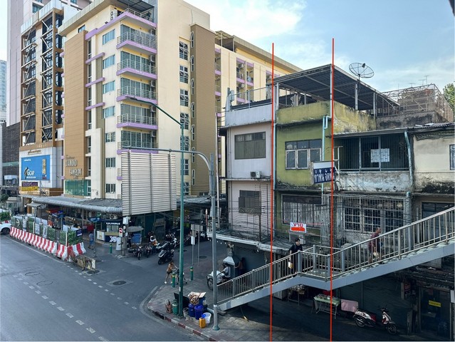  ขายอาคารพาณิชย์ 3 ชั้น ติดถนนเพชรบุรี ราชเทวี พญาไท ทำเลทอง เหมาะสำหรับค้าขาย สำนักงาน หรือการลงทุน รายละเอียดทรัพย์:พื้นที่ดิน: 13 ตร.วาพื้นที่ใช้สอย: 156 ตร.ม.หน้ากว้าง: 4 เมตร / ความลึก: 13 เมตรจำนวนห้อง: 3 ห้องนอน / 2 ห้องน้ำทำเลดี ติดถนนใหญ่ ใจกลางเมือง จุดเด่น:เหมาะสำหรับค้าขาย ทำธุรกิจ หรือใช้เป็นสำนักงานทำเลใจกลางเมือง ราชเทวี-เพชรบุรี ใกล้ย่านประตูน้ำใกล้ตลาด�