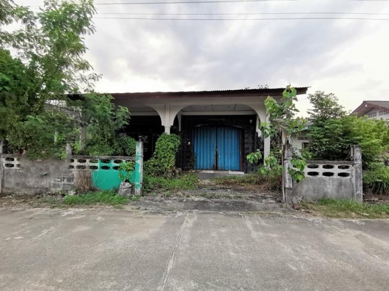 ขาย บ้านเดี่ยว/ทาวน์เฮ้าส์/คอนโด โครงการ  ขาย บ้านเดี่ยว ตะกั่วทุ่ง พังงา ถนน เพชรเกษม(ทล.4) ตำบล กระโสม อำเภอ ตะกั่วทุ่ง พังงา  ราคาโปรโมชั่น   1,774,000   บาท    ลดจาก   2,742,000   บาท ราคาโปรโมชั่นตั้งแต่วันที่  2 มีนาคม - 31 พฤษภาคม 2569  รายละเอียดทรัพย์ -  เนื้อที่ 348.00 ตร.ว.   พื้นที่ใช้สอย 305.43 ตร.ม. -  5ห้องนอน 2 ห้องน้ำ  -  ที่จอดรถ  -  บ้านหันไปทางทิศ  ตะวันออก  พิกัดทรัพย์ : https://maps.app.goo.gl/AkYechTn27fogZWd7  สถานที่ใ