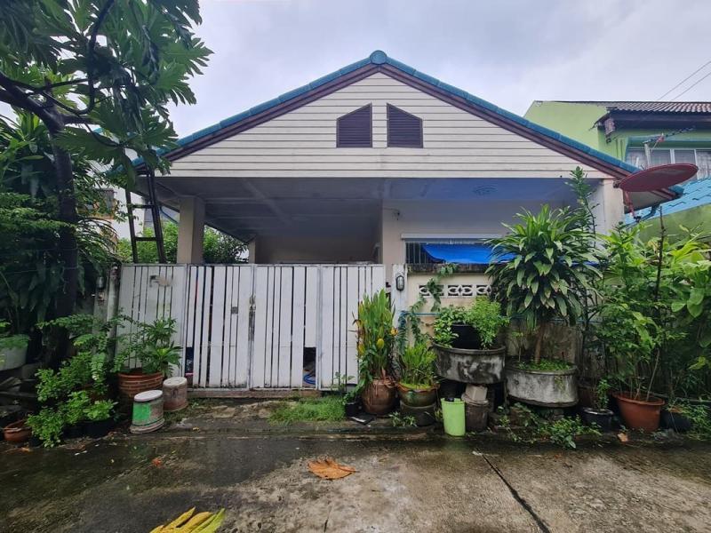   ขาย บ้านเดี่ยว/ทาวน์เฮ้าส์/คอนโด โครงการ  ขาย บ้านเดี่ยว มิตรประชา ติวานนท์-ปากเกร็ด 46  ถนน ติวานนท์-ปากเกร็ด ตำบล บ้านใหม่ อำเภอ ปากเกร็ด นนทบุรี  ราคาโปรโมชั่น  1,779,000    บาท    ลดจาก  1,940,000.    บาท ราคาโปรโมชั่นตั้งแต่วันที่  2 มีนาคม - 31 พฤษภาคม 2569  รายละเอียดทรัพย์ -  เนื้อที่ 40.00 ตร.ว.  พื้นที่ใช้สอย 102 ตร.ม.  -  1 ที่จอดรถ  -  บ้านหันไปทางทิศ ตะวันตกเฉียงเหนือ   พิกัดทรัพย์ :  https://maps.app.goo.gl/4E3YQi9oC