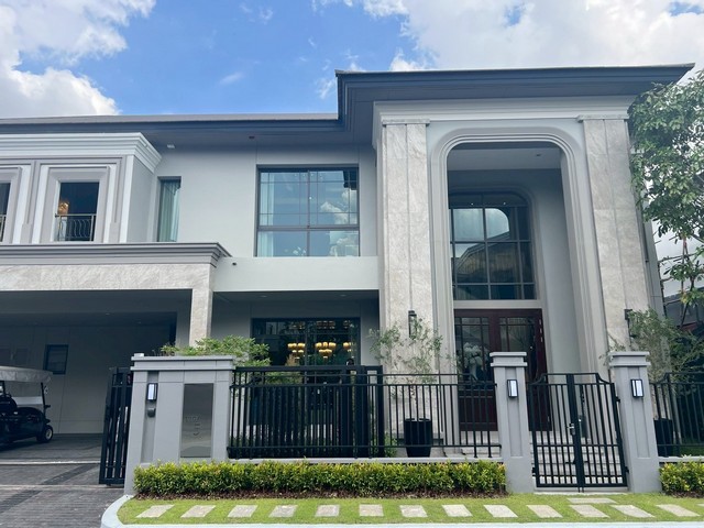 LV53439 ขาย แกรนด์ แบงค็อก บูเลอวาร์ด สุขุมวิท-ศรีนครินทร์ เพียง 5 นาทีจากโรงเรียนบางกอกปาทานาราคาขาย :  59.9 ล้านบาท  ที่ตั้ง : ซ.แบริ่ง 31/1 ตำบลสำโรงเหนือ อำเภอเมือง จังหวัดสมุทรปราการชื่อโครงการ :  แกรนด์ บางกอก บูเลอวาร์ด สุขุมวิท-ศรีนครินทร์ / Grand Bangkok Boulevard Sukhumvit-Srinakarinรายละเอียด :- พื้นที่ดิน 100 วา (400 ตารางเมตร)- พื้นที่ใช้สอย 510 ตารางเมตร- ห้องนอน 4 ห้องนอนกว้างขวาง ทุกห้องมีห้องน้ำใ