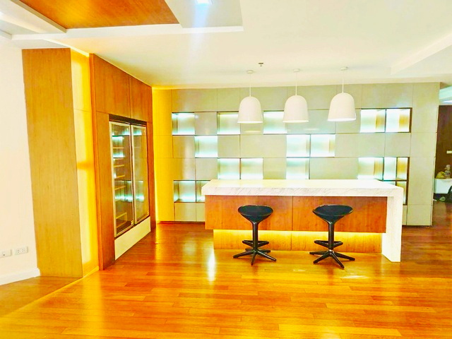 MRTพระราม9 500 ม. Penthouse คอนโดหรู 6นอน 5 น้ำ เบลล์ แกรนด์ พระราม 9 ชั้น30 74 ตร.ว. 296ตร.ม. 129,999B-M.ห้องขนาดใหญ่แบบพิเศษ เหมาะอยู่อาศัยระดับลักชัวรีหรือโฮมออฟฟิศ ใจกลางพระราม 9 ใกล้แหล่งธุรกิจ  ใกล้เซ็นทรัล พระราม 9 600 ม. และไลฟ์สไตล์สำคัญของกรุงเทพMRT Rama9 500m.Luxury condo Penthouse for rent 6bed 5bath Belle Grand Rama 9 on the 30th floor size 74sq.wa. 296sq.m. 129,999B-M. Extra large unit ideal for luxury living or home office Located in the heart of Rama 9 near business districts Central Rama 9 600m. and key Bangkok lifestyle amenitiesถนนพระราม 9 แขวงห้วยขวาง เขตห้ว