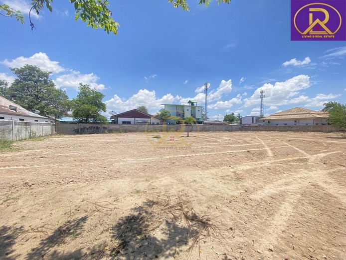 สนใจทรัพย์นี้ติดต่อ=>>คุณกอล์ฟ 094-993-3991=>> คุณนุ้ย 083-197-9826, 064-5464241  =>> Line ID : living-dLVD-S0050 : ขายที่ดินแบ่งขาย 200 ตรว. #ขายที่ดินพัทยา ซอยมาบสอง ค่ายมวย 17/1 ใกล้มอเตอร์เวย์ (หมายเลข 7) ต.หนองปรือ อ.บางละมุง จ.ชลบุรีที่ดินสวย ทำเลดี ใกล้มอเตอร์เวย์  สะดวก เหมาะสำหรับทำที่อยู่อาศัย หรือแบ่งแยกแปลงขาย-ที่ดินเป็นรูปสี่เหลี่ยมผืนผ้า ล้อมกำแพงทั้ง 4 ด้าน -ที่ดิน 1 ไร่ แบ่งขาย 2 แปลง แปลงละ 200 ตา�