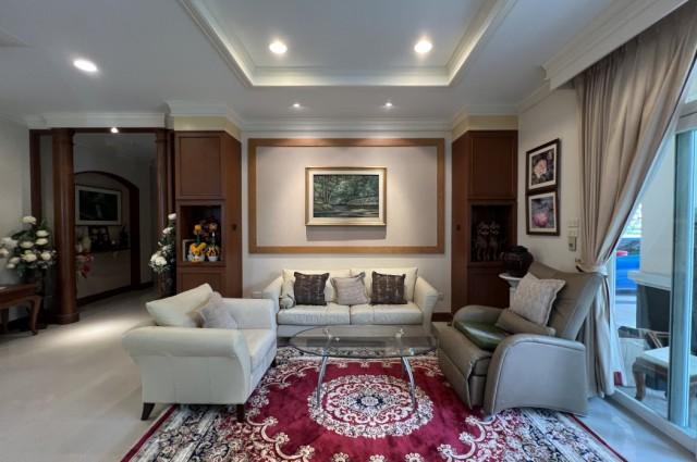 AOM 2603Condo For Rentคอนโดแกรนฟอริด้า ปล่อยเช่าระยะสั้น -ยาว คอนโดแกรนด์ฟลอริดา ขนาด 1 นอน 63 ตร.ม. ชั้น 1 ตึก A ห้อง A104 ติดชายหาดมีสระส่วนตัวในห้อง 3 เดือน เดือนละ 30,000 บาทประกัน 15000 บาท ล้วงหน้า 1 เดือน 6 เดือน เดือนละ  28,000 บาท ประกัน 15000 บาท ล้วงหน้า 1 เดือน 1 ปี เดือนละ 25,000 บาทประกัน 2 เดือน ล้วงหน้า 1 เดือน ไม่รับสัตว์เลี้ยง ติดต่อขอรูปและรายละเอียดเพิ่มเติม  สนใจนัดชมสถานที่จริงContact  TEL/LINE คุณต๋�