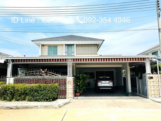 ขายบ้านเดี่ยว 2 ชั้น บ้านมือสอง สภาพสวย บิ้วอินทั้งหลัง พร้อมเฟอร์นิเจอร์  ม.แกรนด์วัลเลย์ (Grand Valley Sukhumvit) ถนนสุขุมวิท-เลี่ยงหนองมน ชลบุรี วิวภูเขา บรรยากาศร่มรื่น เงียบสงบ เหมาะกับครอบครัวใหญ่???? รายละเอียดทรัพย์* เนื้อที่ 82.50 ตร.ว. * พื้นที่ใช้สอย 330 ตร.ม.* 3 ห้องนอน 3 ห้องน้ำ* Master bedroom บิ้วอินตู้เสื้อผ้า-โต๊ะเครื่องแป้ง* 1 ห้อง Walk-in Closet บิ้วอินทั้งห้อง* 2 ห้องรับแขก พร้อมตู้โชว์กระ