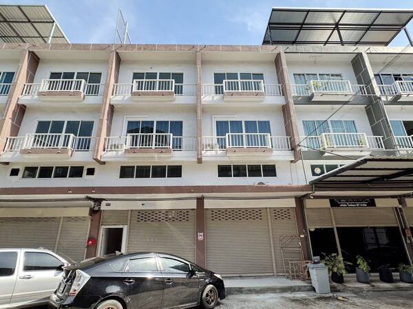 ขายอาคารพาณิชย์ 2 คูหา – โครงการเอกชัย แฟคตอรี่ แอนด์ เฮ้าส์C27925เนื้อที่ 33.3 ตร.ว. | 13 ห้องนอน | 7 ห้องน้ำ | พร้อมผู้เช่า อาคารพาณิชย์ทำเลดี เหมาะสำหรับลงทุน! สามารถรับรายได้ทันทีจากผู้เช่าปัจจุบัน การันตีรายได้ 24,000 บาท/เดือน (สัญญาเช่า 3 ปี) กั้นห้องและตกแต่งพร้อมอยู่ คุ้มค่ากว่าราคาตลาดในโซนเดียวกันอย่างมาก  ราคาเพียง 8,999,000 บาท คุ้มสุด ๆ สำหรับนักลงทุนหรือผู้ที่มองหา�