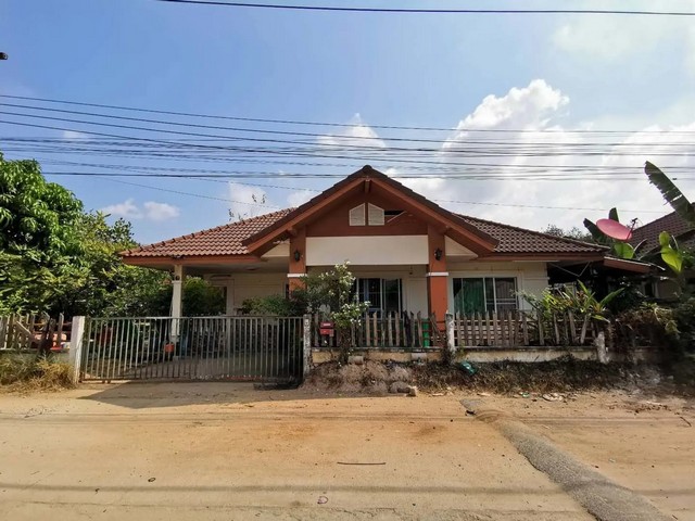   ขาย บ้านเดี่ยว/ทาวน์เฮ้าส์/คอนโด โครงการ บ้านเดี่ยว อารยา ระยองถนน สุขุมวิท (ทล.3) ตำบล ห้วยโป่ง อำเภอ เมืองระยอง จังหวัด ระยอง  ราคาโปรโมชั่น   1,423,000   บาท    ลดจาก   2,026,000   บาท ราคาโปรโมชั่นตั้งแต่วันที่  2 มีนาคม - 31 พฤษภาคม 2569  รายละเอียดทรัพย์ -  เนื้อที่ 58.00 ตร.ว. พื้นที่ใช้สอย 87.92 ตร.ม.  พิกัดทรัพย์ : https://maps.app.goo.gl/KdRAiNwC1ADjhewYA  สถานที่ใกล้เคียง   -  โรงพยาบาลมงกุฏระยอง 3.70 กม. -  โรงพยาบาลเฉลิมพระ