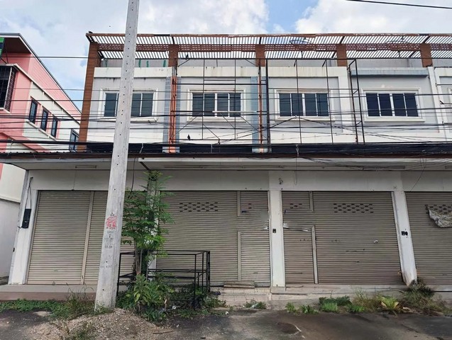   ขาย บ้านเดี่ยว/ทาวน์เฮ้าส์/คอนโด โครงการ อาคารพาณิชย์ ถนน สายสระบุรี-หลุ่มเก่า ถนน สายสระบุรี-หลุ่มเก่า(21) ตำบล ดีลัง อำเภอ พัฒนานิคม จังหวัด ลพบุรี  ราคาโปรโมชั่น   1,430,000   บาท    ลดจาก   2,600,000.   บาท ราคาโปรโมชั่นตั้งแต่วันที่  2 มีนาคม - 31 พฤษภาคม 2569  รายละเอียดทรัพย์ -  เนื้อที่ 19.90 ตร.ว.  พื้นที่ใช้สอย 144 ตร.ม. -  บ้านหันไปทางทิศ ตะวันตก  พิกัดทรัพย์ : https://maps.app.goo.gl/qvvvK38DXRtrAqDbA  สถานที่ใกล้เคีย�