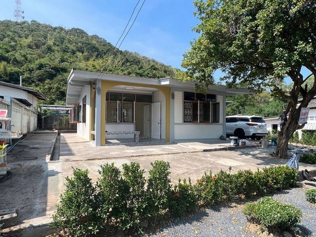 TEL : 092-288 9359 คุณดนิตาLine : https://line.me/ti/p/yxo92dHWP1ขายบ้านเดี่ยวในเมืองแหลมฉบังพิกัด :ซอยสถานีวิทยุเชื่อมโยง ชุมชนแหลมฉบังราคาขาย 1,950,000 บาทค่าธรรมเนียมโอน ผู้ขายชำระเนื้อที่ขนาด 79.4 ตารางวา หน้ากว้าง 17 x 19 เมตรพื้นที่ใช้สอยตัวบ้าน 66.5 ตารางเมตร2 ห้องนอน 1 ห้องน้ำ1 ห้องโถงเหมาะพักอาศัย หรือปล่อยเช่ามีเพื่อนบ้าน สาธารณูปโภคครบF-A14 (1140)