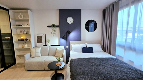 D Condo Hype Rangsitคอนโดตรงข้าม ม.กรุงเทพ มีสะพานลอย + รถรับส่งถึงหน้ามหาวิทยาลัย ▪︎ บ้านเลขที่ 50/321▪︎ ตึก B ชั้น 3 วิวนอก▪︎ 1 Bedroom ขนาด 24.56 ตร.ม.▪︎ ระเบียงทิศตะวันออก หัวนอนทิศเหนือ▪︎ เตียง 5 ฟุต พร้อมที่นอน Dunlopillo▪︎ โซฟา Memory foam 2 ที่นั่ง▪︎ โต๊ะทำงานบิ้วอิน 2 เมตร กระจกแต่งหน้าไฟ LED▪︎ ตู้เสื้อผ้า Walk-in closet▪︎ Digital door lock ระบบ Finger scan▪︎ แอร์ Samsung 15,000 BTU▪︎ Smart TV Samsung 50 นิ้ว▪︎ ตู้เย็น Samsung 7.4 คิว▪︎ ไมโครเวฟ Samsung 23 ลิตร▪︎ เคร�