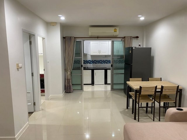 RTJ2200ให้เช่าทาวโฮม3ชั้น โครงการลุมพินี ทาวน์ วิลล์ ศรีนครินทร์-แบริ่ง ใกล้ MRTศรีแบริ่ง เพียง100เมตร ซอย ซอยศรีด่าน 18  เนื้อที่ 17.9 ตร.วา พื้นที่ใช้สอย 150 ตร.เมตร หน้ากว้าง 5.5 เมตร  3 ห้องนอน 3 ห้องน้ำ  แอร์ 5 ตัว ครบทุกห้อง ทุกZone   2 ที่จอดรถสนใจติดต่อคุณเจี๊ยบ092-851-6969Line:keti2522รับต่างชาติ แต่ขอสื่อสารภาษาอังกฤษได้**ไม่รับคนสูบบุหรี่ในบ้าน*****No Smoking inside the house**ราคาเช่า 28,000/เดือนทำเลที่ตั้งโครงก