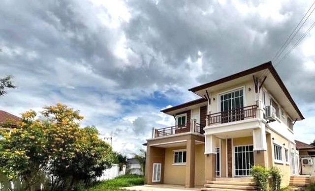 #ให้เช่าบ้านบ้านบึงชลบุรี????#ให้เช่าบ้านเดี่ยว2ชั้น   มีพื้นที่รอบบ้าน????????หมู่บ้านสยามธารามันตรา  (ม้าทอง)  ????#บ้านบึง-ชลบุรี????ค่าเช่า 45,000 บาท/เดือน      จ่ายล่วงหน้า 1 เดือน+ประกันการเช่า 2 เดือน    (จ่าย 3 เดือนเข้าอยู่ได้เลย)✅รายละเอียด:????พื้นที่ใช้สอย 300 กว่า ตรว.????4 ห้องนอน 3 ห้องน้ำ  1 ห้องครัว 2 ห้องโถง???? แอร์ 6 ตัว????ผ้าม่าน????ตู้เย็น????โซฟา????เตียง+ที่นอน 4 ห้อง????ปั้มน้ำ+ถังสำรอง????