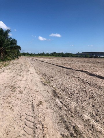 #ขายที่ดินบ้านบึงชลบุรี#เสนอขายที่ดิน 49-3-38.1 ไร่????พิกัด ต.คลองกิ่ว อ.บ้านบึง จ.ชลบุรี????ผัง สีเหลืองอ่อน????ราคาไร่ละ 1.7 ล้านบาท (ต่อรองได้)**ภาษี ค่าโอน ผู้ขายรับผิดชอบในราคาประเมิน**✅รายละเอียด:????ที่ดินรูปแปลงสวย พื้นเสมอ ไม่ต้องถม????หน้ากว้างติดถนน 470 เมตร????ด้านข้างติดโรงงาน????ติดถนนดิน กว้าง 8 เมตร(ถ.ดิน????ไฟฟ้า 3 เฟส น้ำปะปา????ห่างถนน 3138 1.5 กม.????ห่างท่าเรือแหลมฉบัง 40 กม.________________