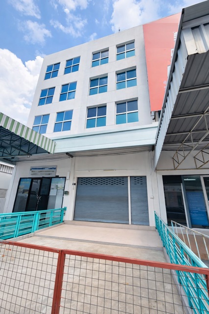 ถนนลาดพร้าว 115-119 เดอะมอลล์ บางกะปิ 450 ม. อาคารพาณิชย์ 3.5ชั้น ให้เช่า 2-3นอน 3ห้องน้ำ  ตลาดตะวันนา 450ม. แฮปปี้แลนด์ 600ม.  22-23,999B-M คลินิก  16ตร.ว. 216ตร.ม.Ladprao 115-119 Rd The Mall Bangkapi 450m. 3.5-story commercial building for rent 2-3beds 3baths Tawanna Market 450m. Happyland 600m. 22-23,999 THB-month. Clinic 16sq.wah 216sq.m.ถนนลาดพร้าว 115-119  แฮปปี้แลนด์ แขวงคลองจั่น เขตบางกะปิ จังหวัดกรุงเทพมหานครขนาดที่ดิน 16 ตารางวา  216 ตารางเมตรLand size 16 sq.wah  216sqm.หมายเหตุ เจ้าของทาสีใหม่ให้ทั้งในและนอก ไม่มีรั้�