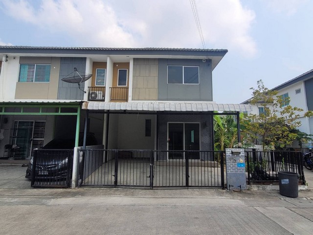  รหัสทรัพย์ (Code ID) :  PTT-26-P00899  ราคา  2,176,000 บาท (ราคาต่อรองได้) ▸ เนื้อที่  24.60 ตารางวา  พื้นที่ใช้สอย 105.12 ตารางเมตร   ▸ - ห้องนอน - ห้องน้ำ    ▸ 1 ที่จอดรถ   ทาวน์เฮ้าส์หันไปทางทิศ   พิกัดทรัพย์ :   https://maps.app.goo.gl/nQmhxxVLP5qGQu778  สถานที่ใกล้เคียง ▸ใกล้ตลาดโรงสีบางวัว ▸ใกล้โรงเรียนวัดท่าสะอ้าน ▸ใกล้โรงพยาบาลจุฬารัตน์ 11 อินเตอร์ ▸ใกล้องค์การบริหารส่วนตำบลท่าสะอ้าน  สอบถามเพิ่มเติม / นัดชม โทร. 097-419-5982(พลอ�