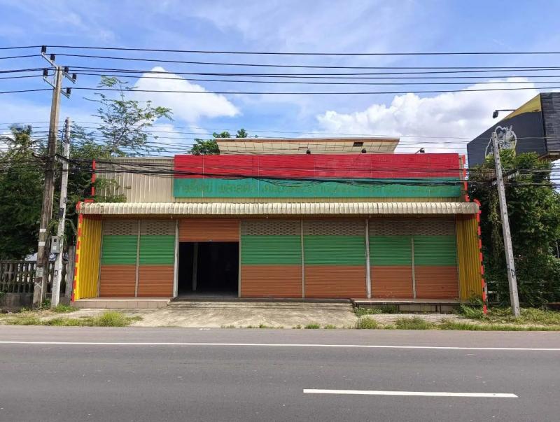   ขาย อาคารพาณิชย์ ศรีสะเกษ ถนนศรีสะเกษ-อุบลราชธานี ราคาโปรโมชั่น ลดพิเศษ  ถนน ศรีสะเกษ-อุบลราชธานี ตำบล โพธิ์ อำเภอ เมืองศรีสะเกษ จังหวัด ศรีสะเกษ  ราคาโปรโมชั่น  13,630,000   บาท    ลดจาก  15,130,000  บาท ราคาโปรโมชั่นตั้งแต่วันที่  2 มีนาคม - 31 พฤษภาคม 2569  รายละเอียดทรัพย์ -  เนื้อที่ 133.70 ตร.ว.   พื้นที่ใช้สอย 792.75 ตร.ม. -  บ้านหันไปทางทิศ เหนือ  พิกัดทรัพย์ : https://maps.app.goo.gl/4o4UvtFqe5d3S8iY9  สถานที่ใกล้เคียง   