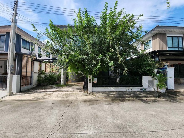  รหัสทรัพย์ (Code ID) :  PTT-26-B13765  ราคา  3,300,000 บาท (ราคาต่อรองได้) ▸ เนื้อที่  38 ตารางวา พื้นที่ใช้สอย 128 ตารางเมตร   ▸ - ห้องนอน - ห้องน้ำ    ▸ 1 ที่จอดรถ   บ้านแฝดหันไปทางทิศ   พิกัดทรัพย์ : https://maps.app.goo.gl/YMGQxujFuF3r32Ly5  สถานที่ใกล้เคียง ▸ใกล้ตลาดเทิดไท ลาดกระบัง ▸ใกล้วัดราชโกษา ▸ใกล้มหาวิทยาลัยอัสสัมชัญวิทยาเขตสุวรรณภูมิ ▸ใกล้วัดสุทธาวาส  สอบถามเพิ่มเติม / นัดชม โทร. 097-419-5982(พลอย) โทร. 096-932-4624(ออมสิน) Line : @panaya (