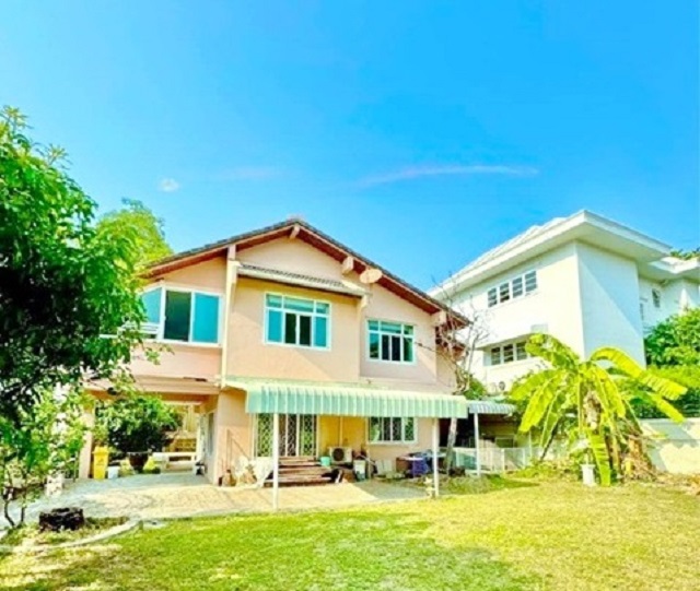 รักสัตว์ บ้านเดี่ยว 2 ชั้น 4นอน BTSทองหล่อ 2.49กม MRTเพชรบุรี 2.16กม. 3 น้ำ ศูนย์วิจัย 200 ตร.ว. 800ตรม. 59,998 B-M.บ้านเดี่ยวสุดหรู BTSเอกมัย ในทำเลซอยศูนย์วิจัย-พระราม 9-เอกมัย พร้อมสวนขนาดใหญ่ ฟังก์ชันครบ เหมาะอยู่อาศัย และทำโฮมออฟฟิศ  ใจกลางเมือง ใกล้รพ.กรุงเทพ 1.1 กม.  เดินทางสะดวก ทำเลโดดเด่น ใกล้รถไฟฟ้า และแหล่งธุรกิจLove Pets 2-story detached house 4bed  Love Pets 2-story detached house 4bed BTS Thonglor 2.49km MRT Phetchaburi 2.16km. 3bath Soonvijai 200sq.wa. 800sq.m. 59,998 B-M luxurious house i