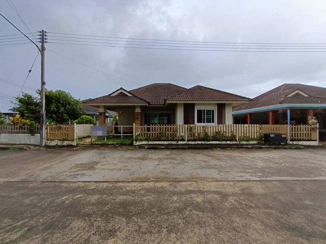  รหัสทรัพย์ (Code ID) :  PTT-26-P00668  ราคา  2,567,000 บาท (ราคาต่อรองได้) ▸ เนื้อที่ 60 ตารางวา พื้นที่ใช้สอย 115 ตารางเมตร   ▸ - ห้องนอน - ห้องน้ำ    ▸ 1 ที่จอดรถ   บ้านเดี่ยวหันไปทางทิศ   พิกัดทรัพย์ :  https://maps.app.goo.gl/mF59wjMi7motvsHn6  สถานที่ใกล้เคียง ▸ใกล้เซ็นทรัล เชียงราย ▸ใกล้โฮมโปร เชียงราย ▸ใกล้บิ๊กซี ซูเปอร์เซ็นเตอร์ เชียงราย ▸ใกล้โรงพยาบาลเชียงรายประชานุเคราะห์  สอบถามเพิ่มเติม / นัดชม โทร. 097-419-5982(พลอย) โทร