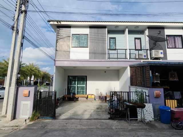  รหัสทรัพย์ (Code ID) :  PTT-26-P00936  ราคา  2,138,000 บาท (ราคาต่อรองได้) ▸ เนื้อที่  27.80 ตารางวา  พื้นที่ใช้สอย 125 ตารางเมตร   ▸ 3 ห้องนอน 3 ห้องน้ำ    ▸ 1 ที่จอดรถ   ทาวน์เฮ้าส์หันไปทางทิศ   พิกัดทรัพย์ :  https://maps.app.goo.gl/amSGWRjT9VKAL3Fp7  สถานที่ใกล้เคียง ▸ใกล้โลตัส บางปะกง ▸ใกล้ตลาดโรงสีบางวัว ▸ใกล้วัดบางสมัคร ▸ใกล้โรงพยาบาลจุฬารัตน์ 11 อินเตอร์  สอบถามเพิ่มเติม / นัดชม โทร. 097-419-5982(พลอย) โทร. 096-932-4624(ออมสิน) Line : @panaya (มี@ด้าน�