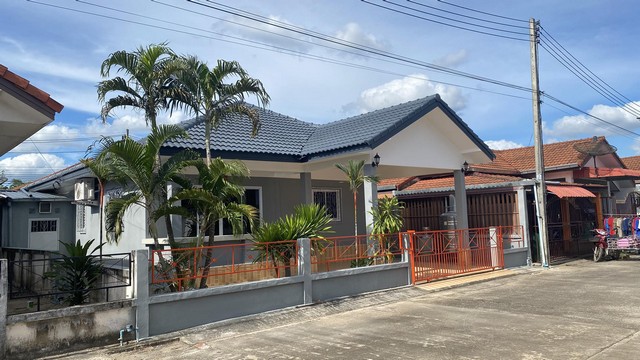 ขายบ้านเดี่ยวชั้นเดียว โครงการหมู่บ้านเพชรนรา อำเภอชัยบุรี จังหวัดสุราษฎร์ธานี เนื้อที่ 50 ตารางวา#รายละเอียดและที่ตั้งทรัพย์-บ้านเดี่ยวชั้นเดียวเนื้อที่ 50 ตารางวา-จำนวน 2 ห้องนอน 2 ห้องน้ำ-ตั้งอยู่เลขที่ 97/14 หมู่บ้านเพชรนรา ตำบลสองแพรก อำเภอชัยบุรี จังหวัดสุราษฎร์ธานี-หน้าโครงการหมู่บ้านมีปั๊มน้ำมัน-ติดที่ว่าการอำเภอชัยบุรี-ติดสถานีตำรวจภูธรชัยบุรี-อย�