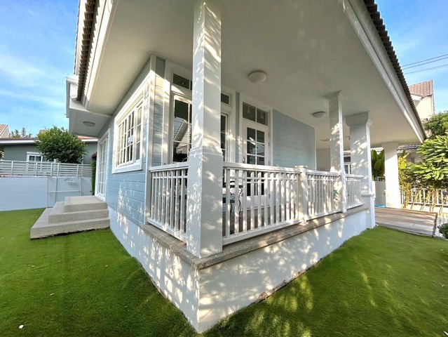 ให้เช่าบ้านเดี่ยว2ชั้น58ตรว. ถนนปัญญาอินทรา เลียบคลอง2 ใกล้แฟชั่นไอส์แลนด์ให้เช่าบ้านเดี่ยว2ชั้น(Byแสนสิริ ถ.ปัญญาอินทรา)•หน้าบ้านหันทิศใต้ •ติดถนนใหญ่ ตรงข้ามโลตัสใหญ่บ้านเดี่ยวสไตล์ อังกฤษ•พื้นที่ใช้สอย 170 ตรม. ที่ดิน 60 ตรว.•3 ห้องนอน 3 ห้องน้ำ •1 ห้องนั่งเล่น และ 1ห้องครัว ไทย•แอร์4ตัว เฟอร์นิเจอร์ครบ •เครื่องใช้ไฟฟ้ามีครบ•ที่จอดรถ2คันอยู่ถนน เลียบคลองสอง (ปั