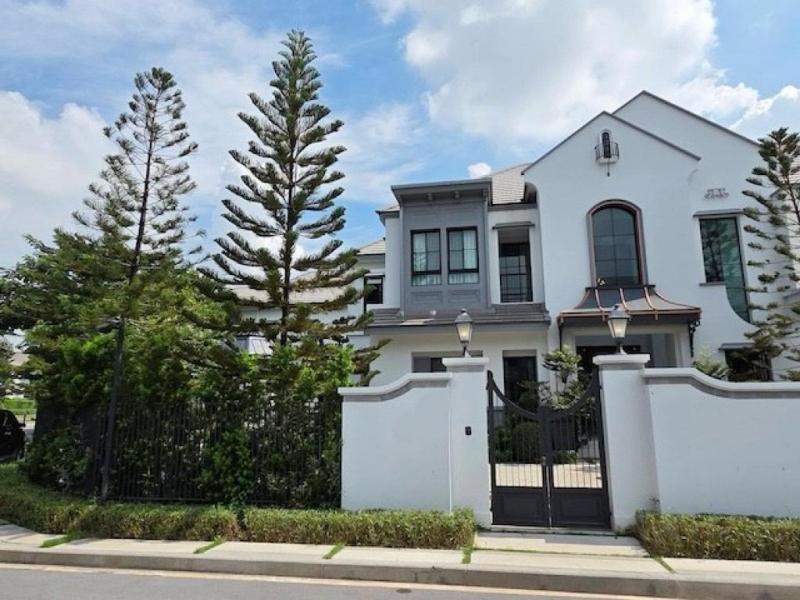 ขายและให้เช่าบ้านหรู 2 ชั้น โครงการนันทวัน พระราม 9 กรุงเทพกรีฑา ถนนตัดใหม่ บ้านตัวอย่างของโครงการ สไตล์ Modern Luxury เรียบหรู ทันสมัย พร้อมเข้าอยู่ติดต่อ Agent คุณบัวTel 0936464597LINE ID Bua093ราคาขาย 85000000 บาทปรับลดจาก 110000000 บาทรวมภาษีธุรกิจเฉพาะแล้วค่าโอนคนละครึ่งราคาเช่า 450000 บาทต่อเดือนสัญญา 1 ปีชำระล่วงหน้า 3 เดือนประกัน 2 เดือนรายละเอียดทรัพย์บ้านเดี่ยว 2 ชั้นพื้นที่ใช้สอย 450 ตารางเมต