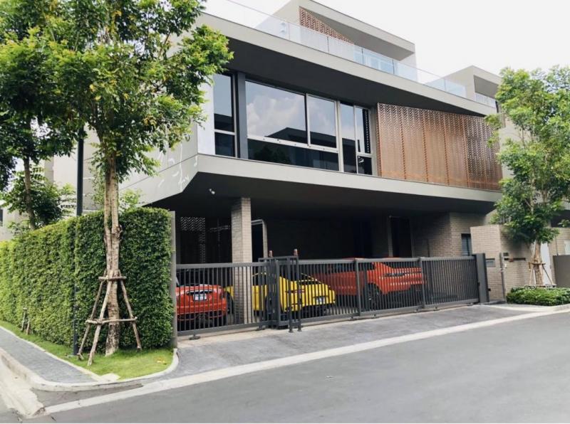  ขายบ้านเดี่ยวหรู 3 ชั้นหลังมุม 450 ตรม. โครงการ ARTALE พัฒนาการ-ทองหล่อ ซอยพัฒนาการ 20 ใกล้ทางด่วน เพียง 3.5 กิโลเมตร ถึงทองหล่อติดต่อ:: ชยา โทร/ID Line:: 0942823961Link Line:: https://line.me/ti/p/3xFA1An8Kcรหัส# T26-288บ้านเดี่ยวหรู 3 ชั้นหลังมุม โครงการ ARTALE พัฒนาการ-ทองหล่อ ซอยพัฒนาการ 20คฤหาสน์หรู สไตล์ Penthouse จาก Ananda อายุบ้าน 6 ปี- ที่ดิน 71.5 ตารางวา- พื้นที่ใช้สอย 450 ตารางเมตร- 3 ห้องนอน- 5 ห้องน้ำ- 1 ห้อง Living room/- 1 Dining room/- 1 ห้องทำงาน- 1 ห้�