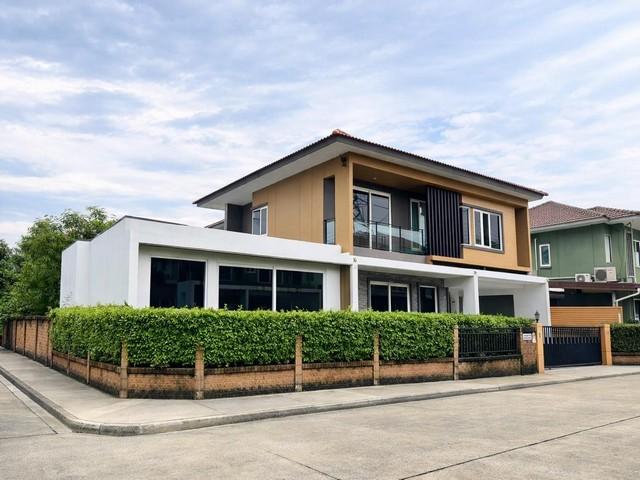 ขายบ้านเดี่ยว 2 ชั้น 73.60 ตร.ว. 4 ห้องนอน Golden Village อ่อนนุช 65 แปลงมุม หลังใหญ่สุดในโครงการ แต่งสวย พร้อมอยู่ ไม่ต้องทำเพิ่มติดต่อ:: ชยา โทร/ID Line:: 0942823961Link Line:: https://line.me/ti/p/3xFA1An8Kcรหัส# T26-287บ้านเดี่ยว 2 ชั้น Golden Village อ่อนนุช 65 แปลงมุม หลังใหญ่สุดในโครงการ แต่งสวย พร้อมอยู่ ไม่ต้องทำเพิ่มทำเลดีมาก อ่อนนุช / ประเวศ / พัฒนาการ เดินทางสะดวก ใกล้เมือง• ขนาดที่ดิน 73.60 ตร.ว. (ใหญ่สุดในโครงการ)• พื้นที่ใช้ส