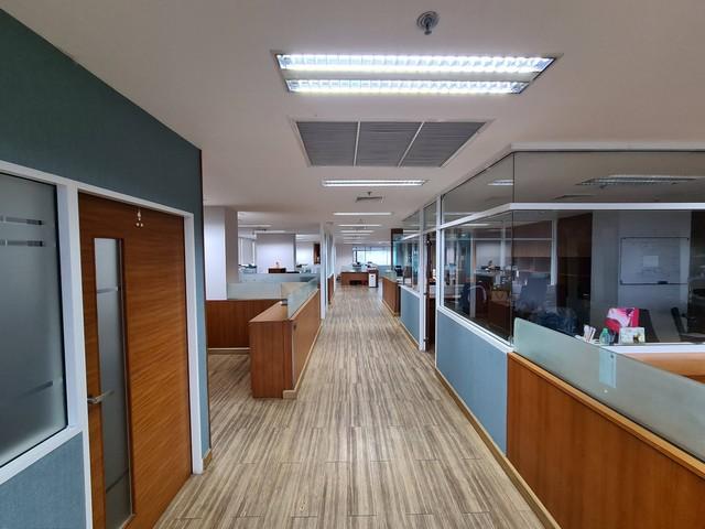 ให้เช่าสำนักงานย่านเอกมัย 420 ตรม เอสเอสพี ทาวเวอร์ 1 (SSP Tower1) เอกมัย ตกแต่งพร้อมอยู่ติดต่อ:: ชยา โทร/ID Line:: 0942823961Link Line:: https://line.me/ti/p/3xFA1An8Kcรหัส# T26-298สำนักงานย่านเอกมัย ตกแต่งพร้อมอยู่อาคาร: เอสเอสพี ทาวเวอร์ 1 เอกมัย (SSP Tower 1)ขนาด: 420 ตรมชั้น 22 ชั้นสูง วิวสวยตกแต่งเป็นสัดส่วน พร้อมใช้งานมีที่จอดรถระบบแอร์ Split Typeค่าส่วนกลาง 40บาท/ตารางเมตรค่าไฟ 6.00 บาท/ยูนิตค่าน้ำ 15.00 บาท/ยูนิต• เดินทางสะดวก ใกล้