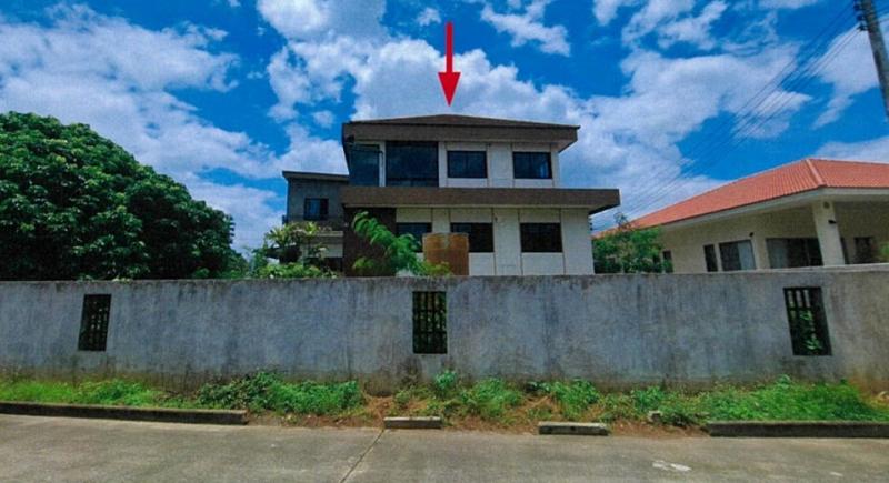  ขาย บ้านเดี่ยว/ทาวน์เฮ้าส์/คอนโด โครงการ  ขาย ที่ดินพร้อมสิ่งปลูกสร้าง อำเภอสันป่าตอง เชียงใหม่  ตำบลยุหว่า อำเภอสันป่าตอง เชียงใหม่  ราคาโปรโมชั่น  7,298,000     บาท    ลดจาก   12,351,000.00     บาท ราคาโปรโมชั่นตั้งแต่วันที่  13 มีนาคม - 31 พฤษภาคม 2569  รายละเอียดทรัพย์ -  เนื้อที่ 1-2-29  ตารางวา   -  1  ที่จอดรถ  -  บ้านหันไปทางทิศ ตะวันตก  พิกัดทรัพย์ : https://maps.app.goo.gl/GNjNDogcCd7EkSXf7  สถานที่ใกล้เคียง   -  สถานี น้ำมั�