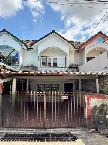 AOM 2614ทาวน์เฮ้าส์ 2 ชั้น ทำเลทองบ้านพรุ-หาดใหญ่ เนื้อที่กว้าง 22 ตร.ว. ต.บ้านพรุ อ.หาดใหญ่ จ.สงขลา ราคา 1,600,000 บาททาวน์เฮ้าส์ 2 ชั้น ทำเลทองบ้านพรุ-หาดใหญ่ เนื้อที่กว้าง 22 ตร.ว. ทำเลดีมองหาบ้านโซนเงียบสงบ แต่เดินทางเข้าเมืองสะดวกอยู่ใช่ไหม หลังนี้ตอบโจทย์แน่นอนพิกัด: ต.บ้านพรุ อ.หาดใหญ่ จ.สงขลาพื้นที่: 22 ตารางวา (กว้างขวาง ไม่อึดอัด)ฟังก์ชัน: 2 ห้องนอน | 2 ห้องน้ำ | 1 ที่จอดรถ จุ�