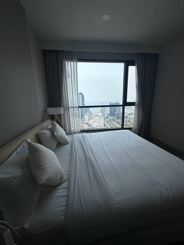 TEL : 092-288 9359 คุณดนิตาLine : https://line.me/ti/p/yxo92dHWP1รายละเอียด : ขนาดห้อง 45 ตร.ม. 1 ห้องนอน 1 ห้องน้ำใกล้แหล่งชุมชน เดินทางสะดวก ใจกลางเมืองศรีราชาจุดเด่นของห้อง:ห้องกว้างขวาง เฟอร์นิเจอร์ครบครัวบิวท์อินพร้อมใช้งานวิวเมืองสวย มองเห็นทะเลสิ่งอำนวยความสะดวก : - สระว่ายชั้น38- ฟิตเน็ทพร้อมเครื่อง ออกกำลังกายหลายชนิด- ออนเซ็นแยกชายหญิง- ห้องดูภาพยนตร์- ห้องประชุม- ห้องนั่งเล่นสไตล์ญี�