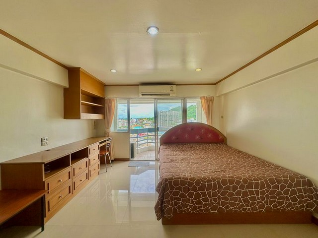 TEL : 092-288 9359 คุณดนิตาLine : https://line.me/ti/p/yxo92dHWP1รายละเอียด : เนื้อที่ขนาด 34.80 ตรม. ชั้น 15 วิวเมือง ห้องสตูดิโอ 1 ห้องน้ำ ตกแต่งพร้อมเฟอร์ และเครื่องใช้ไฟฟ้าสิ่งอำนวยความสะดวก : สระว่ายน้ำ ลิฟต์ ที่จอดรถ ฟิตเนสการรักษาความปลอดภัย 24 ชั่วสถานที่ใกล้เคียง :- ใกล้โรบินสันศรีราชา- ใกล้ตลาด- ใกล้โรงพยายาล- ใกล้โรงเรียน- ใกล้แหล่งชุมชเงื่อนไขในการเช่า สัญญารายปี มัดจำ 2 เดือน ล่วงหน้า 1 เดื�