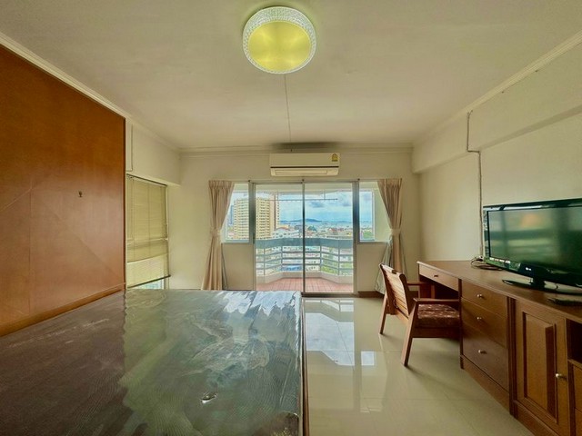 TEL : 092-288 9359 คุณดนิตาLine : https://line.me/ti/p/yxo92dHWP1รายละเอียด : เนื้อที่ขนาด 37 ตรม. ชั้น 10  วิวทะเลและเมือง ห้องสตูดิโอ 1 ห้องน้ำ พร้อมเฟอร์ และเครื่องใช่ไฟฟ้า สิ่งอำนวยความสะดวก : สระว่ายน้ำ ลิฟต์ ที่จอดรถ ฟิตเนสการรักษาความปลอดภัย 24 ชั่วสถานที่ใกล้เคียง :- ใกล้โรบินสันศรีราชา- ใกล้ตลาด- ใกล้โรงพยายาล- ใกล้โรงเรียน- ใกล้แหล่งชุมชนเงื่อนไขในการเช่า สัญญารายปี มัดจำ 2 เดือน ล่วงหน้า 1 เด