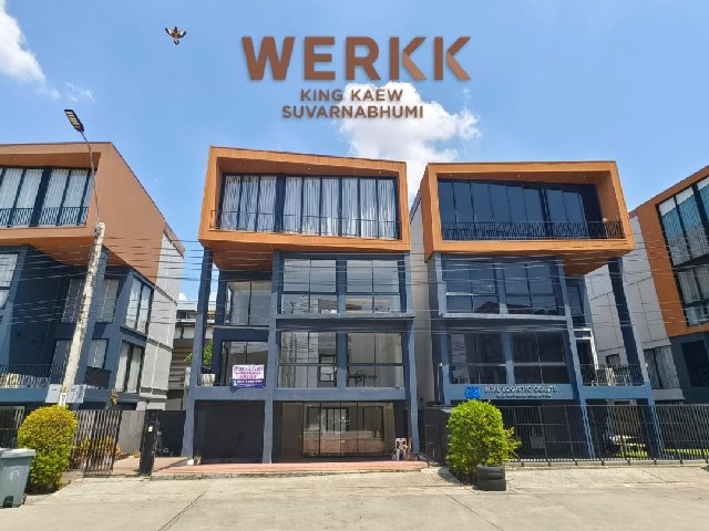 ขาย ให้เช่า Home Office 4 ชั้น WERKK กิ่งแก้ว ตึกใหม่พร้อมใช้งาน 5 นาทีถึงสนามบิน โถงใหญ่ทุกชั้น 1 ห้องนอน 3 ห้องน้ำ ---------------------จุดเด่น: ตึกทำเลดีเหมาะทำสำนักงานใกล้ป้อมยาม ตึกโล่งโปร่งสบาย หมู่บ้านเดินทางสะดวกเข้าจากถนนใหญ่เพียง50เมตร และเชื่อมต่อถนนหลักได้หลายทางทั้งบางนาตราด มอเตอร์เวย์ ----------------รายละเอียดทรัพย์โครงการ: WERKK กิ่งแก้ว-สุวรรณภูมิเนื้อที่: 46.6 ตร.วพื้นที่ใช้สอ�
