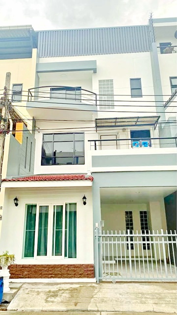 รร.นานาชาติบางกอกพัฒนา 1.2 กม. MRT ศรีลาซาล 530ม. โฮมออฟฟิศ 4 นอน 5 น้ำ 25 ตร.วา.300 ตร.ม.28,999 B-M. ฟังก์ชันครบ เหมาะกับอยู่อาศัย และทำธุรกิจ ทำเลศักยภาพย่านบางนา ลาซาล ใกล้แหล่งไลฟ์สไตล์ เดินทางสะดวก ทำเลเชื่อมต่อถนนถนนสุขุมวิท ศรีนครินทร์ ใกล้ทางด่วนบางนา Bangkok Patana Inter School 1.2 km. MRT Srilasal 530m. 4-bed 5-bath home office near 25sq.wa. 300sq.m. usable area 28,999 B-M. Fully functional suitable for residential and business use Prime Bangna Lasalle location close to lifestyle amenities convenient access Sukhumvit Srinakarin roads and Bangna Expresswayถ.สุขุมวิ