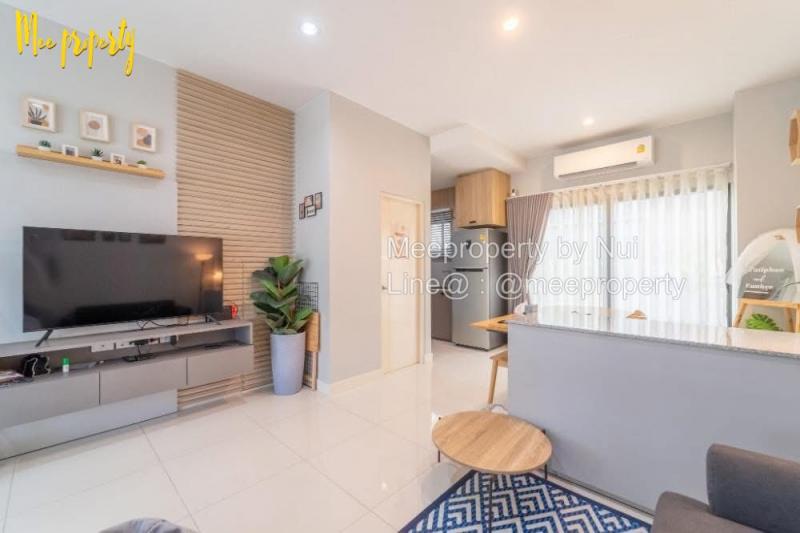 #ขาย / #ให้เช่า  #ทาวน์โฮม3ชั้นบ้านกลางเมือง พระราม 9 – กรุงเทพกรีฑาทำเลหน้าสวน หน้าบ้านไม่ติดใคร เป็นส่วนตัวสุด ๆ#รายละเอียดบ้าน• เนื้อที่ 18.8 ตร.วา• พื้นที่ใช้สอย 152 ตร.ม.• 3 ห้องนอน / 3 ห้องน้ำ• จอดรถ 2 คัน• บิ้วอินครบ พร้อมต่อเติมหลังบ้าน• เครื่องใช้ไฟฟ้าครบ พร้อมเข้าอยู่• ติดตั้งรั้วอัตโนมัติเรียบร้อย• บ้านสภาพเหมือนใหม่ เจ้าของอยู่น้อยโครงการ: Baan Klang Muang Rama 9 – Krungthep Kreethaท