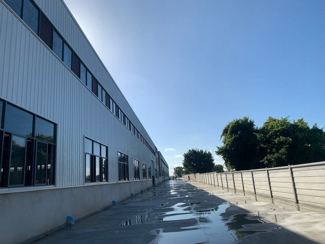 #ให้เช่าโกดังนิคมพัฒนาระยอง#โกดังใหม่ให้เช่า 3500, 3600, 5300 ตรม. ♒พื้นที่สีม่วงลาย ????อ. นิคมพัฒนา จ.ระยอง✅เงื่อนไขการเช่า:     •ค่าเช่า 150 บาท/ตรม.     •ประกัน 3 เดือน     •ล่วงหน้า 1 เดือน✅รายละเอียดทรัพย์:????มี 5โกดัง.หลังที่1  5300ตรม.หลังที่2 5300ตรม .หลังที่3 :3600ตรม. หลังที่4:3600ตรม.หลังที่5 :3500 ตรม.????ไฟฟ้า 630 -1,250 kva????ถนนกว้าง 10-12 เมตร????ห่าง WHA36 BYD 1 km????ห่างจากท่าเรือแหลมฉบัง 52 กม.____________________________สนใจติดต่อ/ชม☎️081