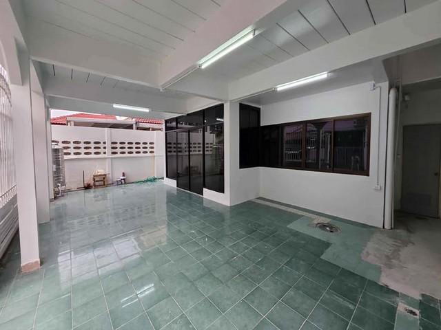 ให้เช่าบ้านเดี่ยว2ชั้น5นอนหมู่บ้านระเบียงทอง4ซอยนาคนิวาส44ลาดพร้าวเลียบด่วนราคาเช่า 38,000 บาท / เดือน ( ประกัน 2 เดือน ล่วงหน้า 1 เดือน )ที่ตั้ง ถนนนาคนิวาส ซอยนาคนิวาส 44 แขวงลาดพร้าว เขตลาดพร้าว กรุงเทพมหานครติดต่อ : คุณภัสพงณ์ 0634098164Line : binkem22https://www.facebook.com/profile.php?id=61581484955548พื้นที่ใช้สอย 260 ตารางเมตร จำนวน 2 ชั้น 5 ห้องนอน 4 ห้องน้ำ จอดรถ 2 - 3 คันมี 2 ห้องโถงใหญ่ 1 ห้องนั่งเล่น 1 ห้องครัว 1 ห้องเ